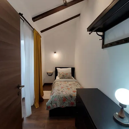 House - Lola Belej