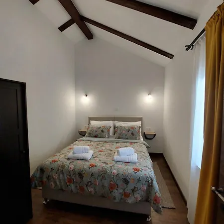 House - Lola Case de vacanță *